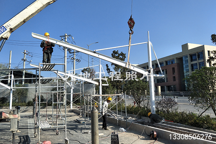 信陽九瑞花園充電站車棚開始安裝