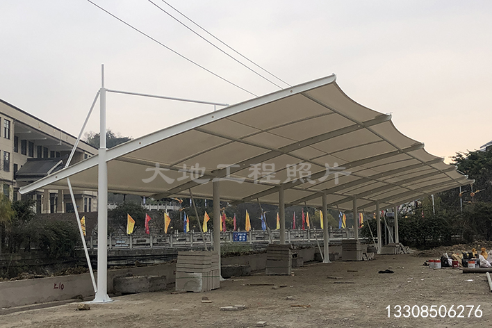 2023年7月23日，寧夏吳忠學(xué)院路充電站雨棚順利竣工