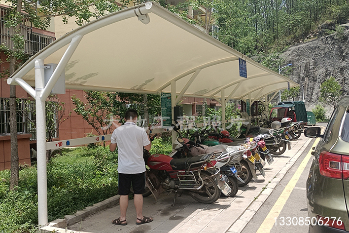 2023年7月26日，貴州關(guān)嶺花江小區(qū)電瓶車充電車棚順利竣工